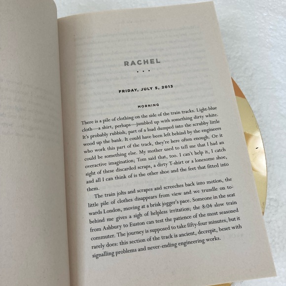 The Girl on the Train novel by Paula Hawkins - Picture 4 of 5